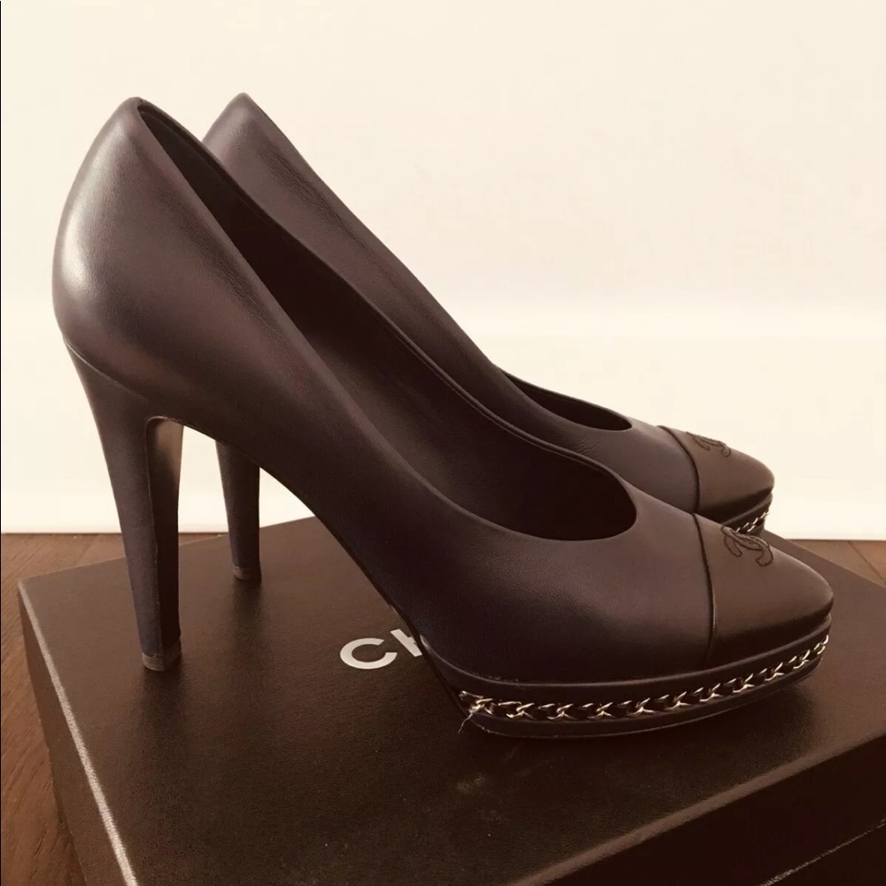 Chanel heels size 40 navy blue/black/silver chain - Picture 5 of 7